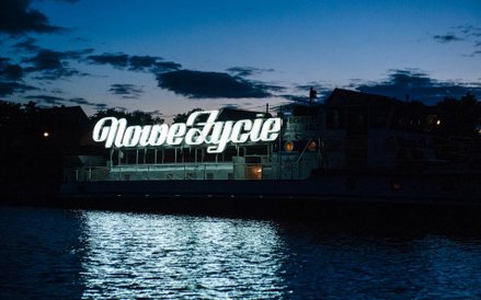 Elżbieta Jabłońska, Nowe Życie, 2011, neon