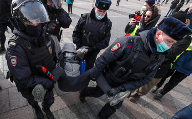 Policja likwiduje w Moskwie deomstrację antywojenną