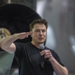 Elon Musk będzie nadal kierował Teslą