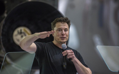 Elon Musk będzie nadal kierował Teslą