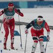 Justyna Kowalczyk (na drugim planie) zbliża się do mety sprintu