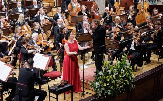 Jacek Kaspszyk, Olga Bezsmertna i orkeistra Filharmonii Narodowej