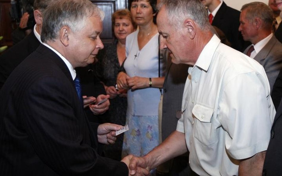 Prezydent Lech Kaczyński osobiście wręczał Karty Polaka