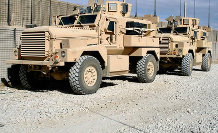 Ciężki MRAP Cougar 4x4 podobno najlepiej radzi sobie  na szosie, czyli utwardzonej nawierzchni