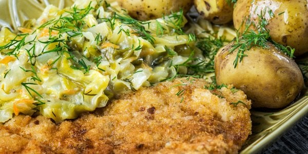 Mięso króluje na polskich stołach. Roślinne alternatywy tracą na znaczeniu