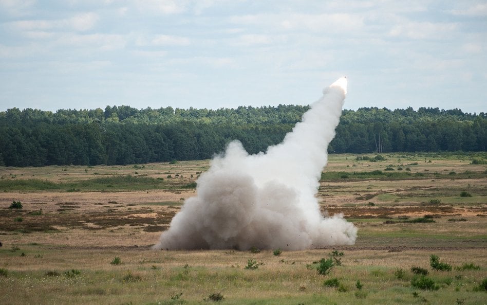 Strzelania artyleryjskie z wykorzystaniem zestawów HIMARS na polskim poligonie