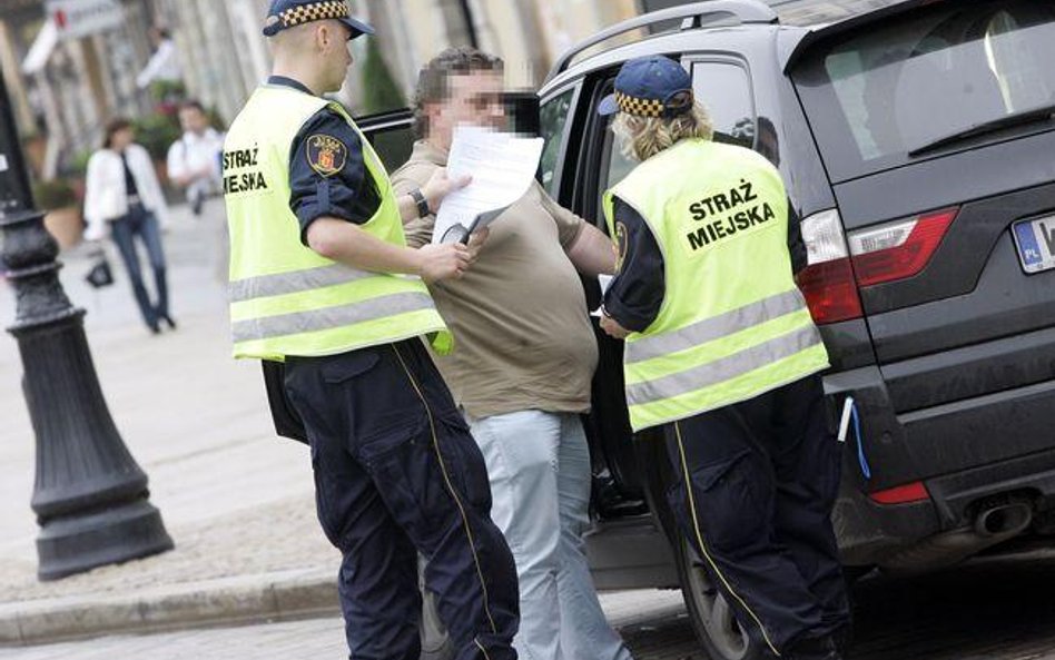 Wiele spraw mogło się zakończyć zwykłym mandatem, ale obwinieni coraz częściej odmawiają jego przyję