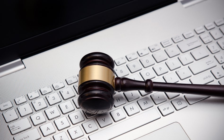 Ślepe pozwy za hejt. Posłowie chcą szybkiego sprzątania internetu