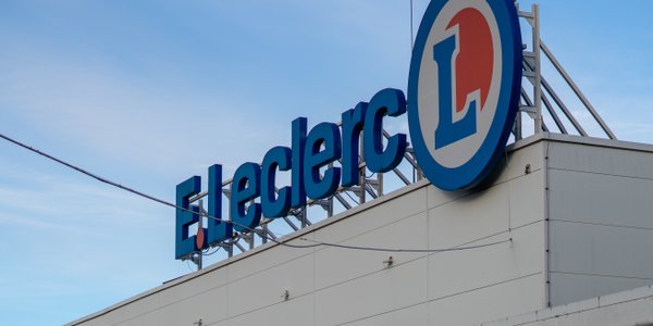 „Czytelnie” w sklepach E.Leclerc. Ministerstwo Pracy zapowiedziało kontrole