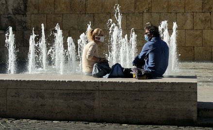 Włochy: Zakaz rozmów o koronawirusie w rzymskim barze