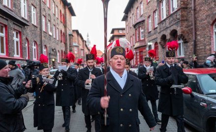 Orkiestra górnicza w czasie obchodów Barbórki w Katowicach