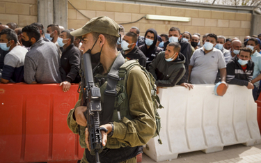 Izraelski żołnierz w Hebronie