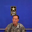 Powitanie w San Antonio, oficerowie z bazy Fort Sam informują media o stanie Bergdahla podczas konfe