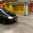 Samochód do przejścia podziemnego na stacji metra Stokłosy wjechał w sobotę wieczorem. Okoliczności 