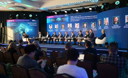 Uczestnicy finałowej debaty podczas 26. konferencji Izby Domów Maklerskich. Od lewej: Przemysław Tyc