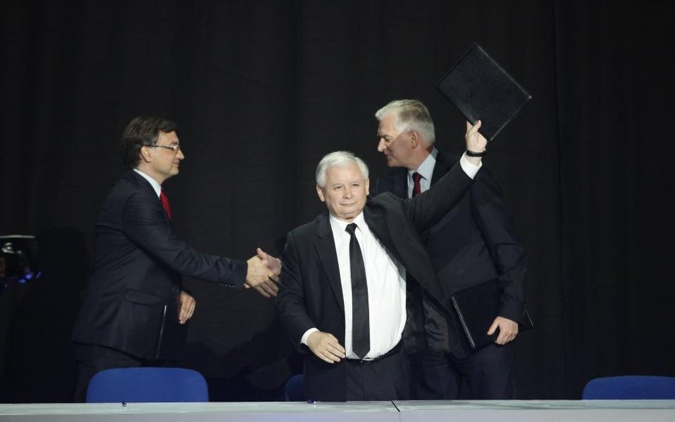 Lider Solidarnej Polski Zbigniew Ziobro, prezes PiS Jarosław Kaczyński i lider Polski Razem Jarosław