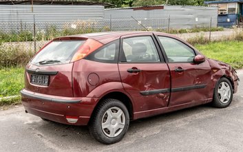 Podstawą do usunięcia pojadu z ulicy jest brak tablic rejestracyjnych lub stan techniczny wskazujący