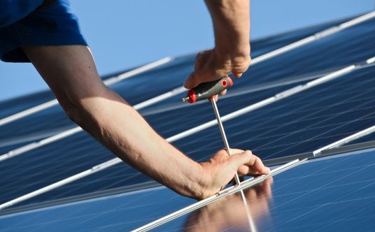 "Niekorzystne zmiany dla właścicieli fotowoltaiki jednak później?"