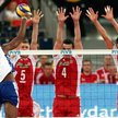Paweł Zagumny, Daniel Pliński (we Włoszech nie zagra) i Bartosz Kurek blokują atak Kubańczyka Joandr