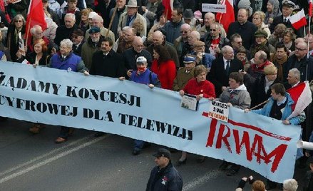 Sukces protestów w obronie TV Trwam, takich jak niedzielna manifestacja w Gdańsku, daje PiS nadzieję