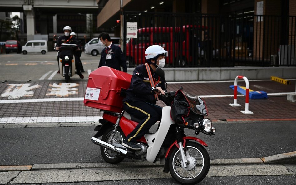 Japonia przekaże każdemu obywatelowi 930 dolarów