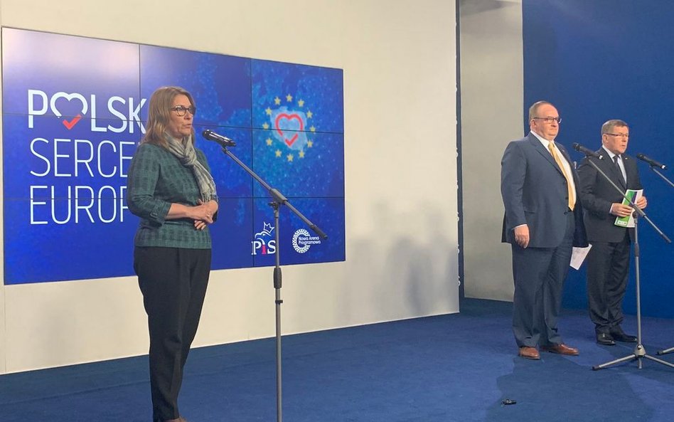 Beata Mazurek: Słowa Biedronia przyjmuję z zażenowaniem