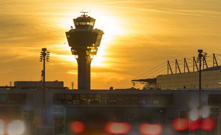 Monachium: Hiszpan anulował 130 lotów, przechodząc przez awaryjne drzwi