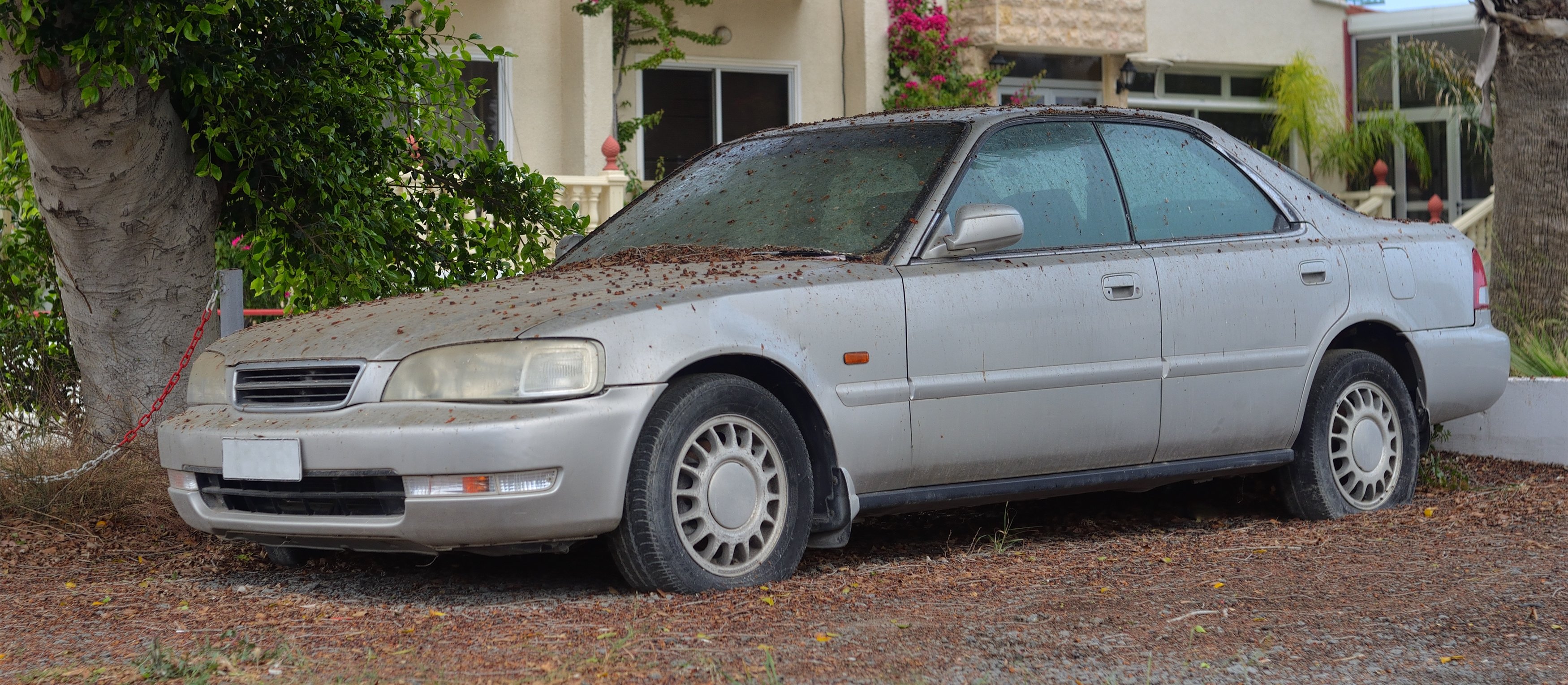 Państwo w państwie. Komisy poza prawem i nowy sposób na okradanie kierowców