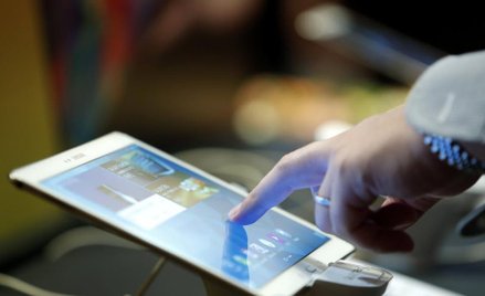 Tylko 13 z 20 największych firm notowanych na warszawskiej giełdzie ma stronę internetową dostosowan