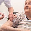 Wysokodawkowe szczepionki przeciw grypie mogą potencjalnie zmniejszyć ryzyko Alzheimera u seniorów