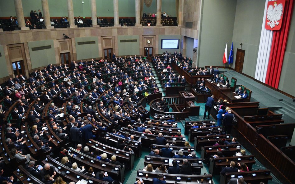 Inicjatywy rządu będą opóźnione. Ponad trzysta projektów może trafić do kosza