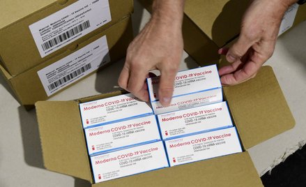 Pierwsza partia szczepionki Moderny dotarła do Polski