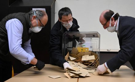 Liczenie głosów w Strasburgu w reżimie podwyższonej higieny