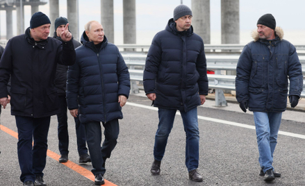 Władimir Putin na nielegalnie zbudowanym Moście Krymskim łączącym Rosję z nielegalnie okupowanym Kry