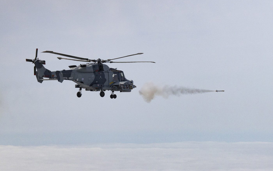 Odpalenie pocisku Martlet ze śmigłowca AW159 Wildcat HMA2. Fot./Royal Navy/Crown Copyright.