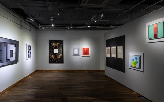 fot. Norbert Piwowarczyk, widok na wystawę „How far can you see? – 100% abstrakcji” - dzięki uprzejm