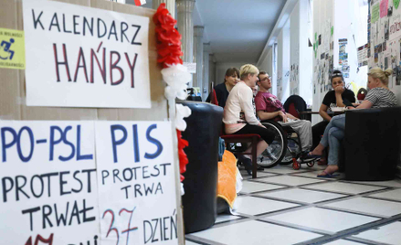 Protest rodziców dzieci niepełnosprawnych w Sejmie