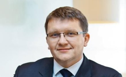 Grzegorz Ochędzan zasiada w zarządzie AB i odpowiada za finanse grupy.