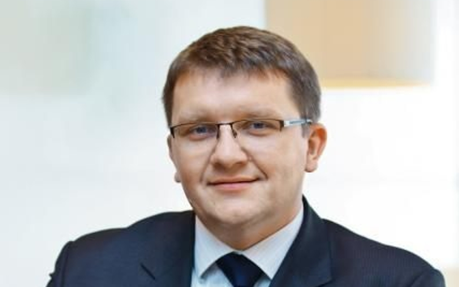 Grzegorz Ochędzan zasiada w zarządzie AB i odpowiada za finanse grupy.