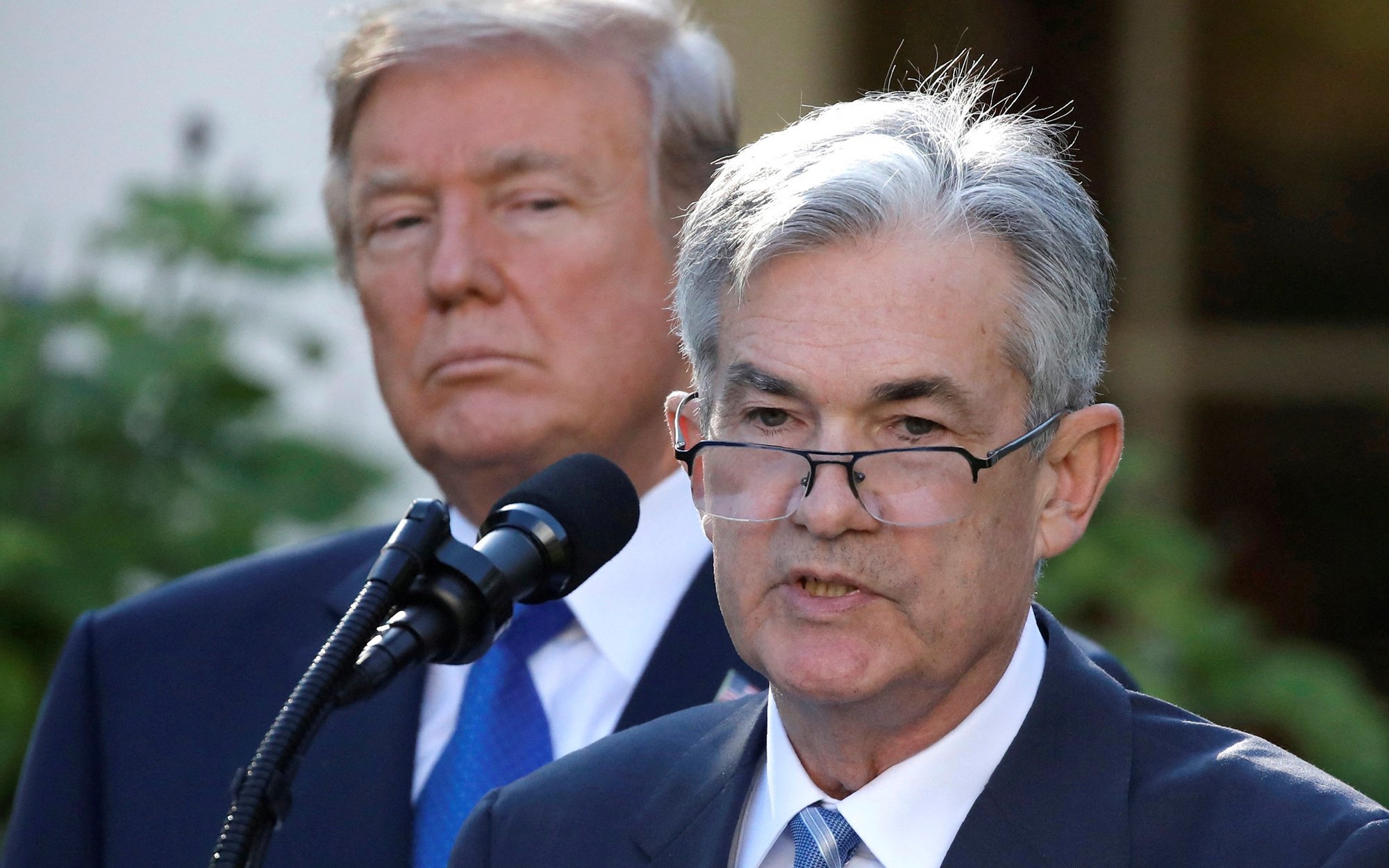 Trump ostro krytykuje szefa Fedu. Chce cięcia stóp