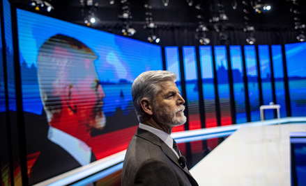 Petr Pavel w czasie debaty w telewizji CNN Prima News z Andrejem Babišem