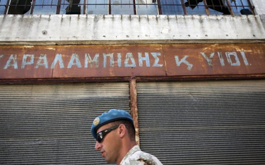 Słowacki żołnierz z sił pokojowych ONZ w strefie dzielącej Nikozję na dwie części (2012 r.)