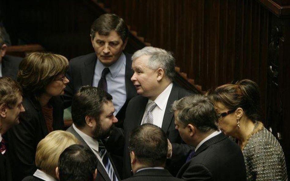 Jarosław Kaczyński przekonywał posłów PiS, że nie mogą się zgodzić na ustępstwa w sprawie ratyfikacj