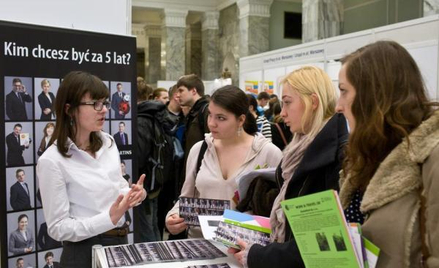 Pracodawcy kuszą studentów i absolwentów uczelni