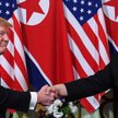 Trump i Kim znów uścisnęli sobie dłonie. Szczyt w Hanoi rozpoczęty