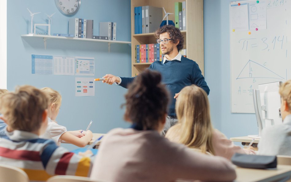 W prowadzonych przez kuratoria oświaty bankach ofert pracy dla nauczycieli jest obecnie ponad 7 tys.