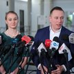 Senator KO Krzysztof Brejza oraz jego żona, prawniczka Dorota Brejza podczas konferencji prasowej w 