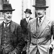 Minister spraw zagranicznych Anthony Eden (z prawej), który był młodszy od szefa rządu Neville’a Cha