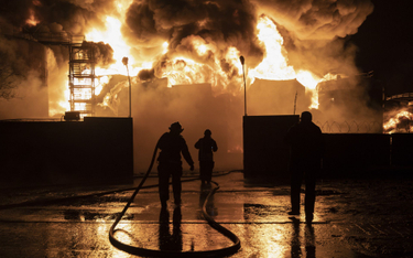 Pożar składu paliw w Charkowie po ataku drona-kamikadze