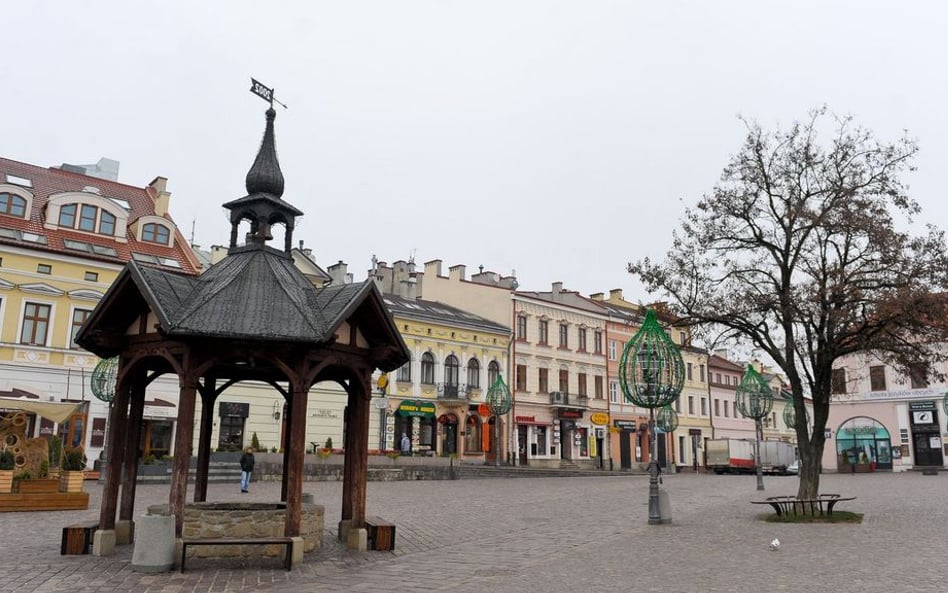 Rzeszów: 40-letni mężczyzna podpalił się przed sądem